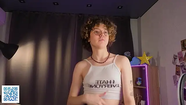 YaniraHalliburton online show from 14, 12, 2025