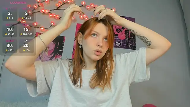 Snapshot of PinkPout chatting on 17, 12, 2025 PinkPout online show from 17, 12, 2025