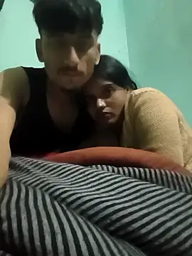 Snapshot of couplegk71 chatting on 16, 1, 2026 couplegk71 online show from 16, 1, 2026