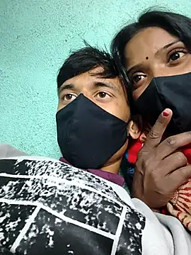 Snapshot of couplegk71 chatting on 18, 1, 2026 couplegk71 online show from 18, 1, 2026