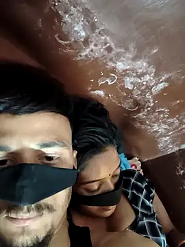 Snapshot of couplegk71 chatting on 3, 2, 2026 couplegk71 online show from 3, 2, 2026