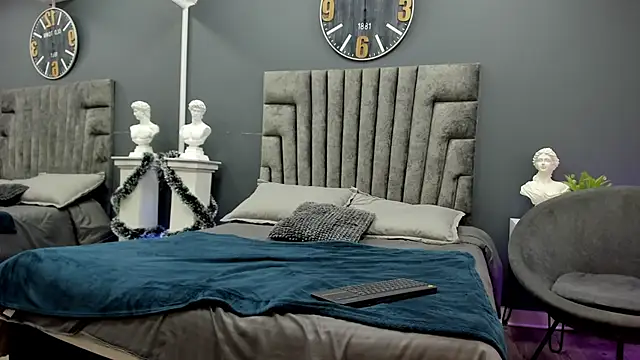 kevin  warhol online show from 17, 12, 2025