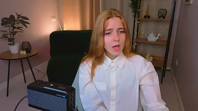 Snapshot of Bella_xBaby chatting on 15, 12, 2025 Bella xBaby online show from 15, 12, 2025