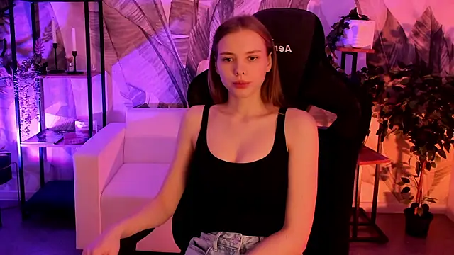 Snapshot of BellaHaadiid chatting on 15, 12, 2025 BellaHaadiid online show from 15, 12, 2025