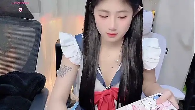 Snapshot of Yvonne-07 chatting on 18, 12, 2025 Yvonne-07 online show from 18, 12, 2025