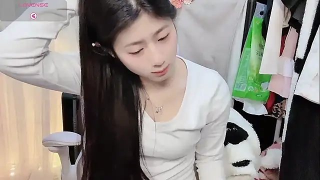 Snapshot of Yvonne-07 chatting on 5, 1, 2026 Yvonne-07 online show from 5, 1, 2026