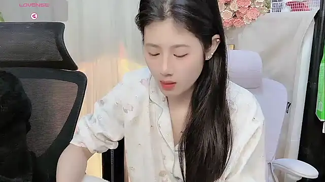 Snapshot of Yvonne-07 chatting on 13, 1, 2026 Yvonne-07 online show from 13, 1, 2026