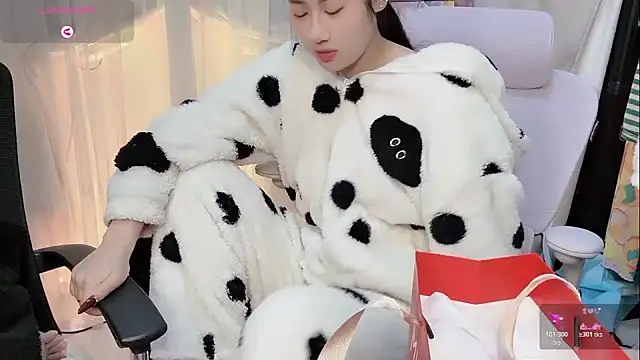 Snapshot of Yvonne-07 chatting on 31, 1, 2026 Yvonne-07 online show from 31, 1, 2026