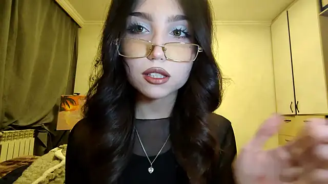 Snapshot of Qwami_Amie chatting on 20, 12, 2025 Qwami Amie online show from 20, 12, 2025