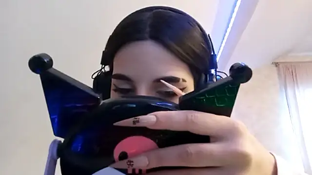 Snapshot of KizzieSchronce chatting on 17, 12, 2025 KizzieSchronce online show from 17, 12, 2025