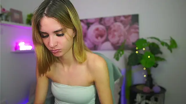 Snapshot of _Bella_Young chatting on 18, 12, 2025 Bella Young online show from 18, 12, 2025