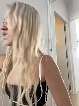 Kiss Aurora  online show from 5, 2, 2026