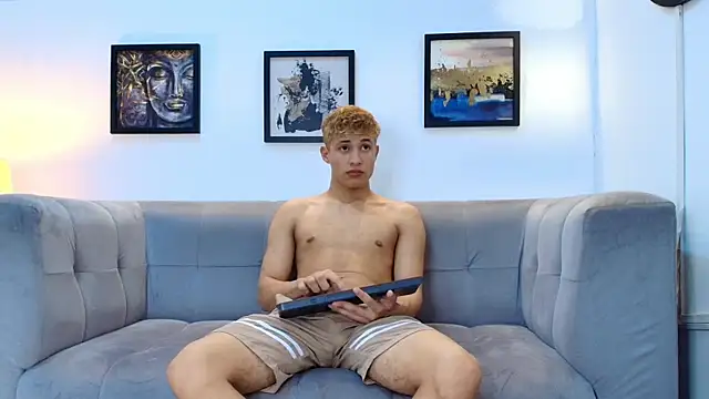 Snapshot of YOUNG_GUYS1 chatting on 20, 3, 2026 YOUNG GUYS1 online show from 20, 3, 2026