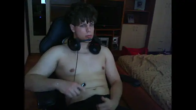 Snapshot of GymGuy0505 chatting on 15, 12, 2025 GymGuy0505 online show from 15, 12, 2025