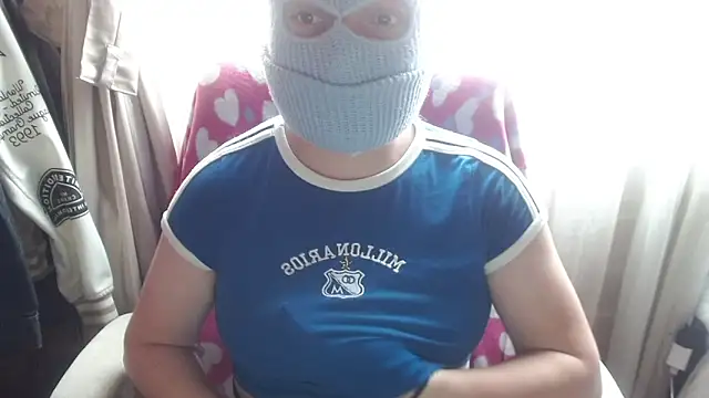 Snapshot of 666maskgirl chatting on 5, 3, 2026 666maskgirl online show from 5, 3, 2026