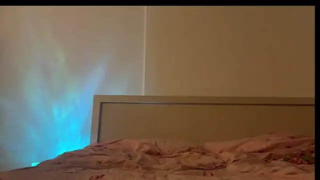 Vanessa foxii online show from 17, 12, 2025