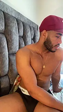 Snapshot of DominicHunter chatting on 16, 12, 2025 DominicHunter online show from 16, 12, 2025