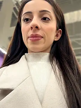 Snapshot of YeaLina chatting on 17, 12, 2025 YeaLina online show from 17, 12, 2025