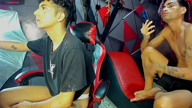 Snapshot of Hot_Boys_Without_Limits chatting on 17, 12, 2025 Hot Boys Without Limits online show from 17, 12, 2025