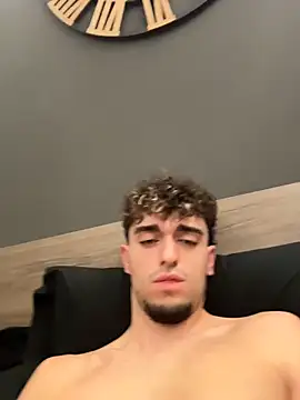 Snapshot of rich_papi chatting on 18, 12, 2025 rich papi online show from 18, 12, 2025