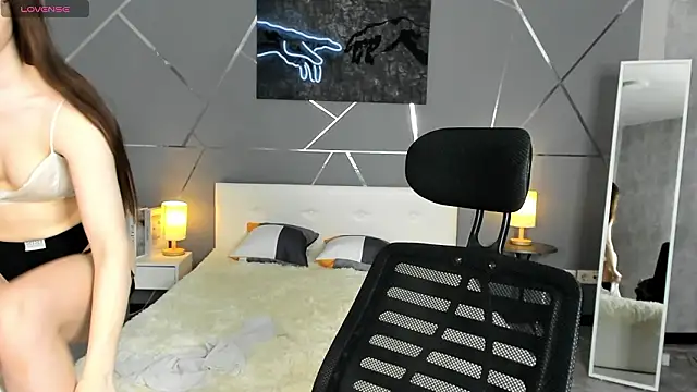 miss  evelyne online show from 15, 1, 2026