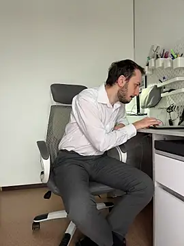 Snapshot of Lovebackground chatting on 4, 3, 2026 Lovebackground online show from 4, 3, 2026