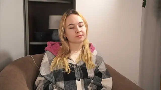 Snapshot of KenaLeski chatting on 16, 12, 2025 KenaLeski online show from 16, 12, 2025