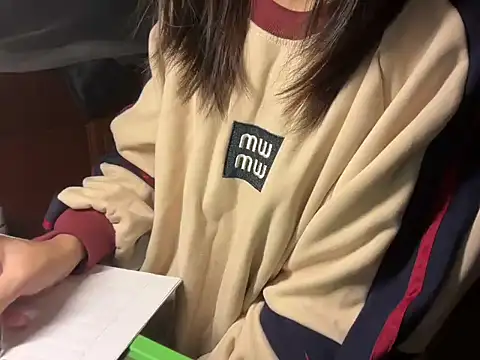 Snapshot of Chichi_86 chatting on 15, 12, 2025 Chichi 86 online show from 15, 12, 2025