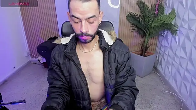 Snapshot of arcangel_harris chatting on 18, 12, 2025 arcangel harris online show from 18, 12, 2025