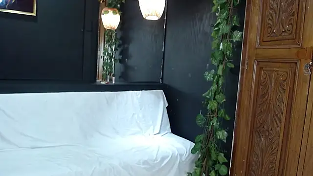 Snapshot of Layla_Isabel chatting on 16, 12, 2025 Layla Isabel online show from 16, 12, 2025