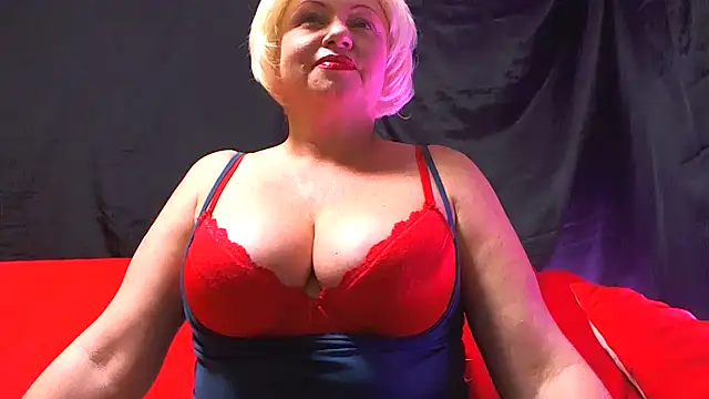 Snapshot of NaughtyMILF4UX chatting on 18, 1, 2026 NaughtyMILF4UX online show from 18, 1, 2026