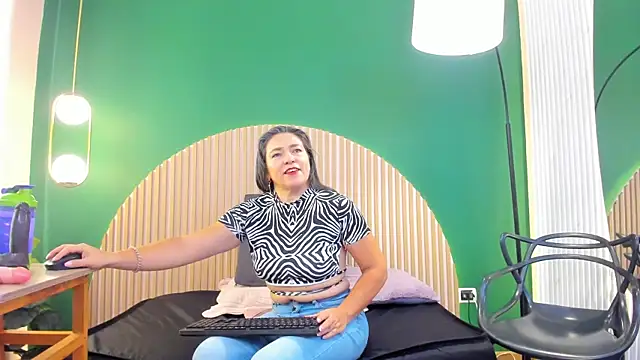 dahianeconnor online show from 10, 2, 2026