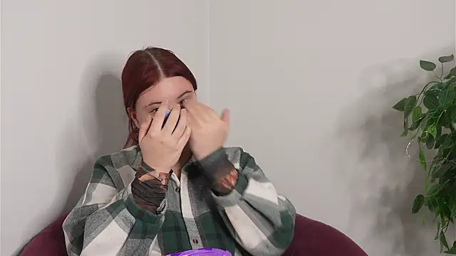 Snapshot of CoralWulf chatting on 16, 12, 2025 CoralWulf online show from 16, 12, 2025