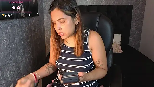 Snapshot of scarletbaker__ chatting on 18, 12, 2025 scarletbaker online show from 18, 12, 2025