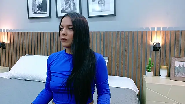 Mia Bellefort online show from 2, 2, 2026