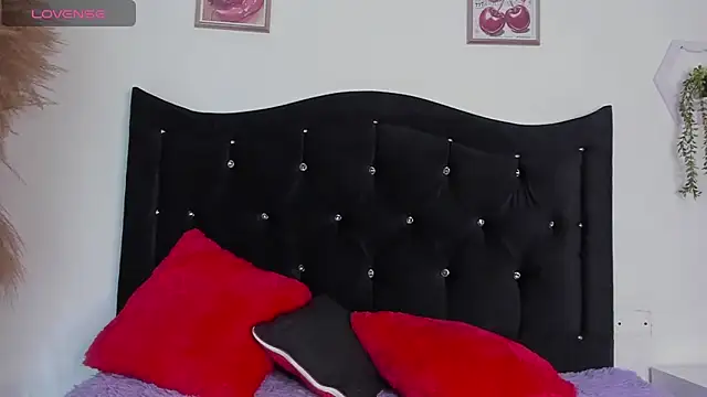 Snapshot of Victoriia_Xx chatting on 16, 12, 2025 Victoriia Xx online show from 16, 12, 2025