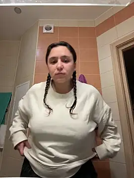 Snapshot of luisa_evans chatting on 15, 12, 2025 luisa evans online show from 15, 12, 2025