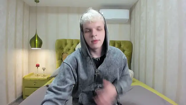 Snapshot of MillerBills chatting on 17, 12, 2025 MillerBills online show from 17, 12, 2025