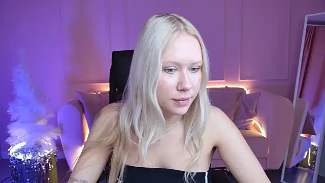 Snapshot of AprilChambers chatting on 15, 12, 2025 AprilChambers online show from 15, 12, 2025