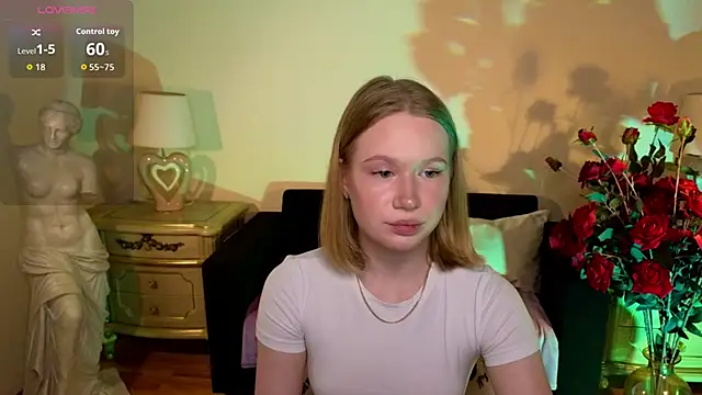 Snapshot of RebeccaLewis chatting on 15, 12, 2025 RebeccaLewis online show from 15, 12, 2025