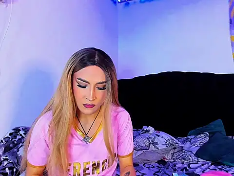 Snapshot of georgiina_giio chatting on 17, 12, 2025 georgiina giio online show from 17, 12, 2025