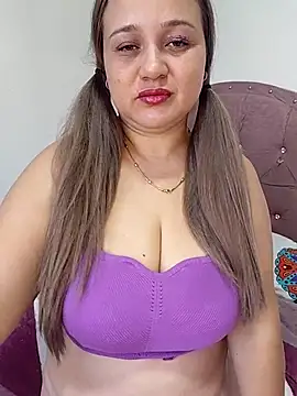 Snapshot of MMia_18 chatting on 13, 12, 2025 MMia 18 online show from 13, 12, 2025