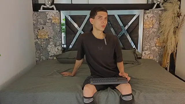 prettyboyy 13 online show from 2, 2, 2026