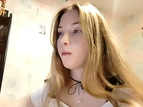 Snapshot of ElvaDeveja chatting on 16, 12, 2025 ElvaDeveja online show from 16, 12, 2025