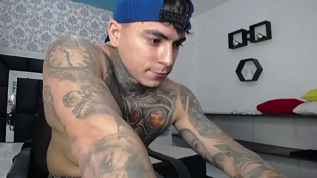 Snapshot of LoganCollins_ chatting on 16, 12, 2025 LoganCollins online show from 16, 12, 2025