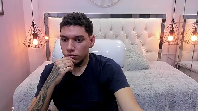 Snapshot of drake_miller7 chatting on 14, 12, 2025 drake miller7 online show from 14, 12, 2025