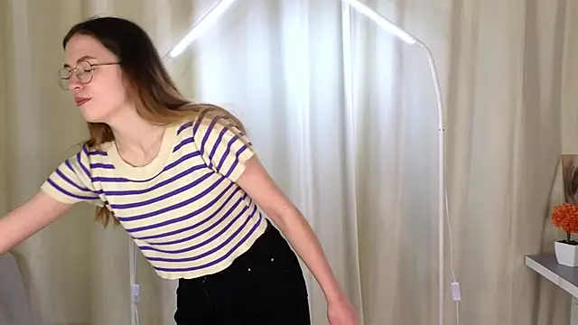 HalleyKeer online show from 20, 12, 2025