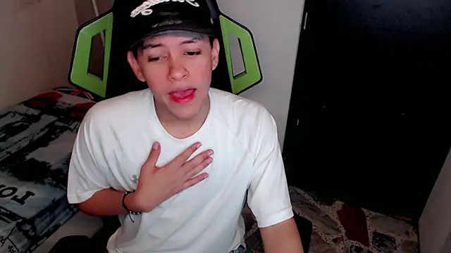 Luky twink online show from 5, 2, 2026