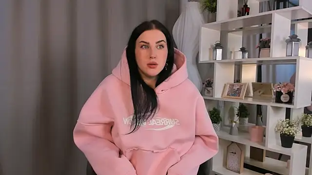 Snapshot of EvonVang chatting on 15, 12, 2025 EvonVang online show from 15, 12, 2025