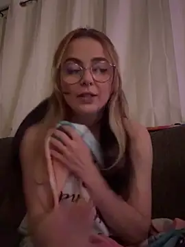 sugxrfox online show from 16, 12, 2025